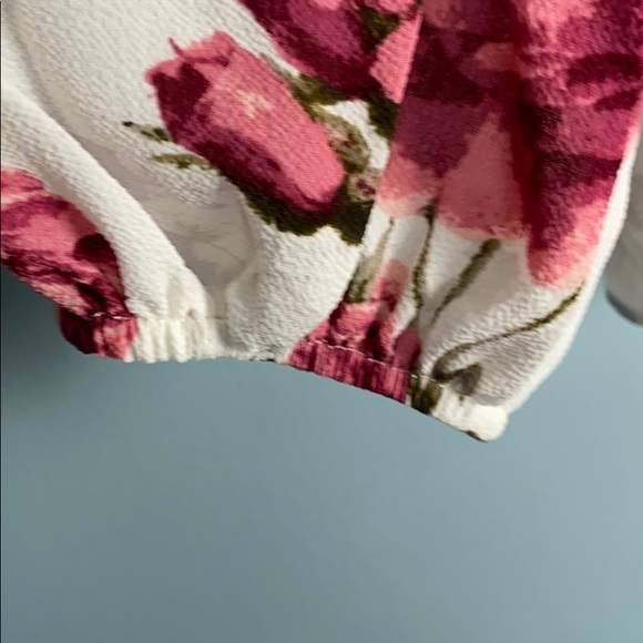 Plus Size V Neck Floral Crochet Detail Top - Picture 7 of 9